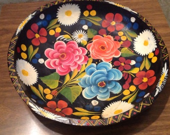 Midcentury tole painted wood bowl, hand painted flowers on wood bowl, vintage decorative wood bowl with flowers, black bowl with flowers