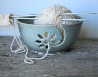 Ceramic Yarn Bowl, soft gray flower crochet bowl, pottery wool bowl, knitter's bowl, knitting and crochet accessory, gift for knitters
