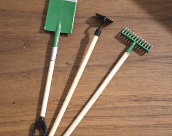 Dollhouse miniature gardening tools1 12 scale miniature Active
