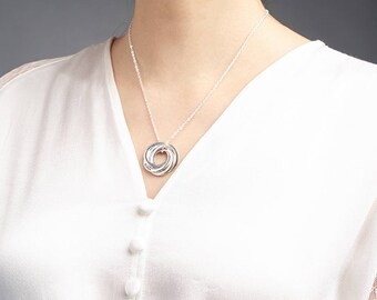 Personalized mom necklace • Mom jewelry • Interlocking ring necklace • Mom and baby necklace • Grandma necklace CMN02-05
