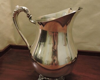 Vintage Rogers Sivlerplate Water Pitcher With Ice Lip