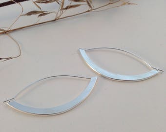 Eye earrings / / Silver earrings / / minimalist earrings
