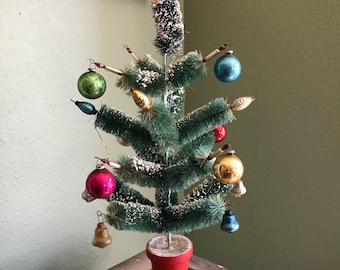 Vintage bottle brush Christmas Tree plays Silent Night