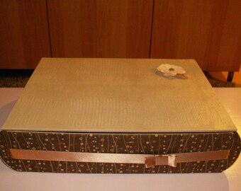 Beautiful cardboard jewelry box