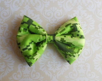 Green pixels hair bow clip