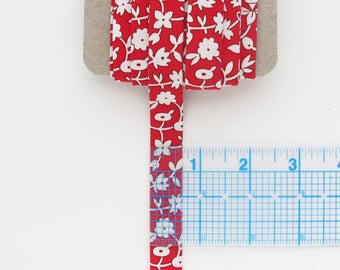 Quilt Binding Red and Off White Double Fold | 5 yards of cross grain quilt binding made from a vintage feedsack reproduction fabric.