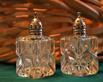 Glass Art-Deco Salt & Pepper Shaker Set