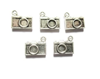 lot 5 camera pendant silver plated charms, 20mm