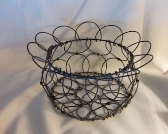 Antique Collapsible Wire Egg Basket, (103/#3020)