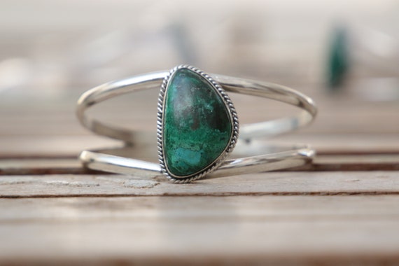 CHRYSOCOLLA ADJUSTABLE BANGLE - 925 Sterling silver bangle - Turquoise bracelet - Crystal - Antique style - Bespoke - Gesmstone