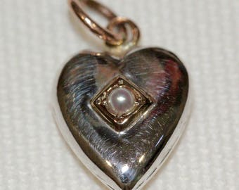 15ct Antique Seed Pearl Heart Pendant (C:1900)