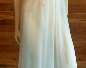 Vintage Lingerie 1950s DREAMWAY White Double Chiffon Peignoir or Robe Petite