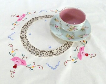 Vintage tablecloth, pretty vintage tablecloth, embroidered tablecloth, 1950's tablecloth, pink floral tablecloth, tablecloth.