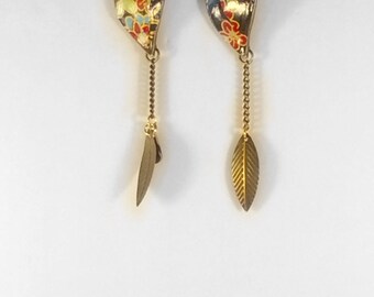 Paper Japanese Pearl 徹夜 petal earrings.
