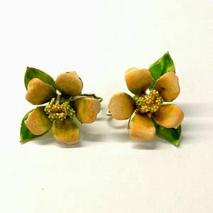 Vintage Pink Mid Century Earrings, Designer Lisner Jewelry, Button Earrings, Flower Button Earrings, Stud Earrings, Accessories, Boutique,