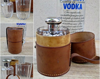 Vintage hip flask travel set , leather travel whiskey flask glass , traveling whisky flask in leather case.Vintage Travel Flask Set.