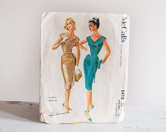 Vintage 1960's Sewing Pattern / McCalls 5412 / Form Fitting Gored V Neck Dress