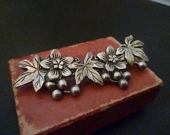 Vintage flower brooch - white metal - 2.5"