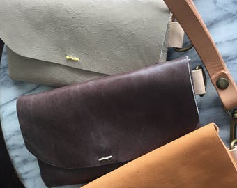Minimalist wristlet with removable strap