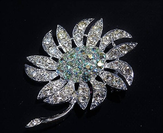Sarah Coventry / Rhinestone Brooch / Mid Century / MOUNTAIN FLOWER