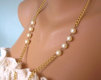 Pearl and Gold Chain Necklace, Vintage Gold Chain Pearl Necklace, Cream Pearls, 1970s Vintage Jewelry, Bridal Pearls, Party Pearls