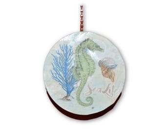 Seahorse Round Wood Fan / Light Pull