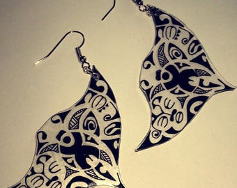 Earring re black and transparent