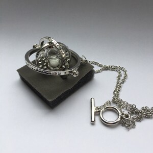 Une récréation d’Harry Potter prisonnier de collier de turner pour le temps de Azkaban Hermione Granger