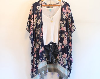 Long bohemian kimono * Japanese inspired * Flower pattern * Tassels *