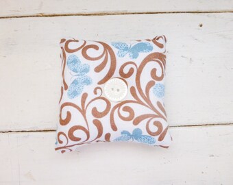 Fabric pincushion, sewing pincushion, quiliting pincushion, quilter's gift, ready to ship, hand sewing, needle holder, pincushion blue