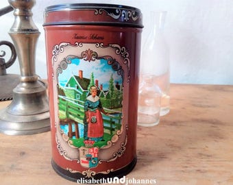 Dutch vintage 1940s Zaanse Schans tin, biscuit or cookie box, round tin, Dutch 40s canister souvenir, vintage kitchenware from Holland