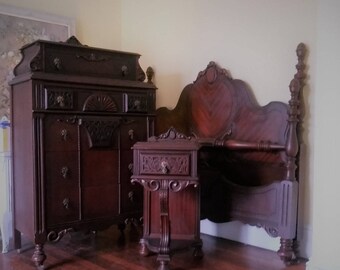Bedroom Set Victorian Carved Mahogany 4 Poster Bed, Dresser and Night Stand stunning ornamentation, Victorian period.Shipping not included.