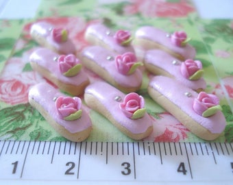 Set of 3 eclairs decorated with a sweet pink