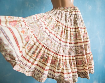 Vintage Provence skirt /creme white red green floral folk print tiered full circle French provence cotton skirt/S/M