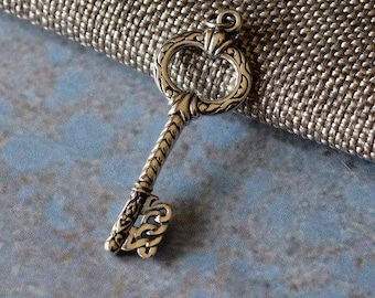 Sterling Silver Skeleton Key Pendant Old Silver Key Charm Antique Style Jewellery Making Supply Key To My Heart Necklace Jewelry KP15-042