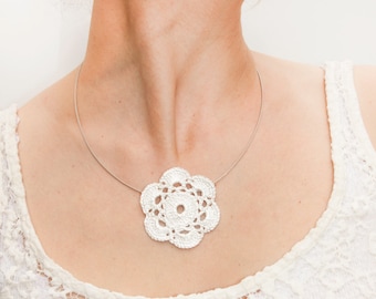 Romantica crochet pendant