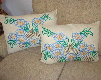 Set of 2 decorative pillow, Vintage Hand embroidered pillows
