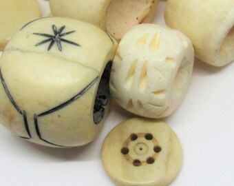 Loose beads. 15 Vintage natural bone beads. 18mm - 70mm
