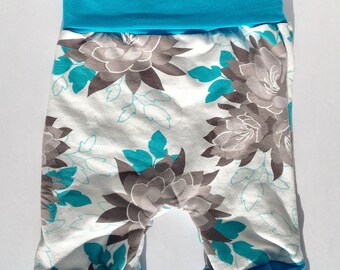 Short évolutif fleurs bleues, bermuda fille, portage, fleurs, maxaloone fleurit, short bébé fille, léger, mode fille, 1-3 ans, 3-5 ans, été