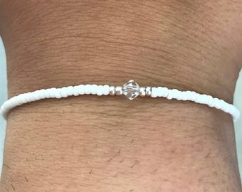 Laccato opaco bianco Swarovski bracciale, Bracciale Swarovski, bracciale bianco/miyuki, miyuki bracciale, regalo di Natale, regalo di damigella d'onore, boho braccialetto, braccio dello stack