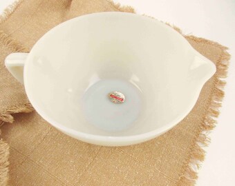 Vintage Fire-King Ivory Batter Bowl - Original Sticker - Milkglass Bowl With Spout - Fire-King Oven Ware - Serving Bowl - Mixing Bowl