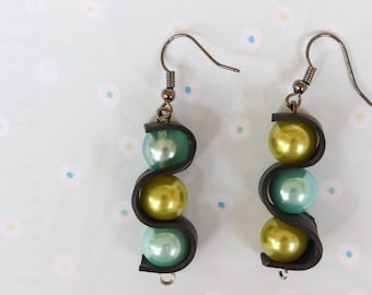 Curly (handmade earrings from recycled bicycle inner tube and beads)