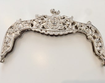 Size 16.5cm (6.5 inch) wide Rose Purse/ hand bag frame silver. 1pc with sewing holes 40cm detachable chain handle included