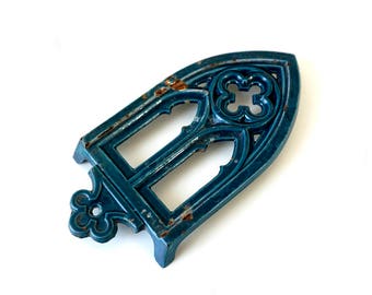 French Vintage Enameled Cast Iron Trivet - Iron Stand - Footed Trivet - Gothic Window Design - French Country Kitchen - Iron Rest