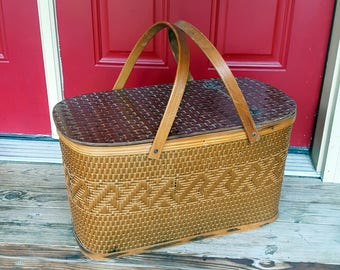 Vintage Picnic Basket Hawkeye Country Farmhouse Decor Cottage Picnic Hamper w Shelf Storage Basket Prop