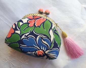 Handmade vintage floral coinpurse/pouch with pink rose kiss lock frame