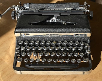 Rare Typewriter - Black Royal De Luxe - Fully Serviced - Working Perfectly