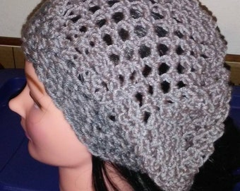 Slouchy hat with flower close