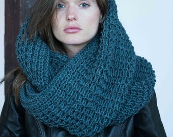 Black Wool Scarf / Infinity Scarf / Long Winter Scarf / Chunky Shawl / Hand Knit Scarf / Birthday Present / Marcellamoda k - MA0402