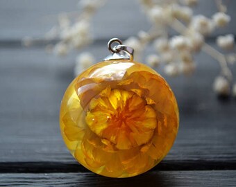 Mother gift Pressed flower necklace Terrarium jewelry Dried flower resin jewelry Gift for women Anniversary gift Wedding gift